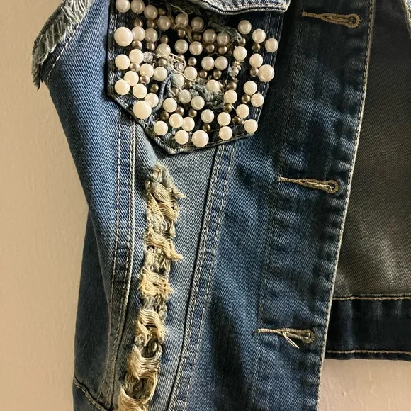 Llove Denim Pearl and Rhinestone sleeveless vest Women’s Medium - Picture 6 of 7